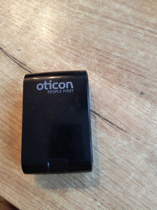 Sprzedam aparat słuchowy  na prawe ucho