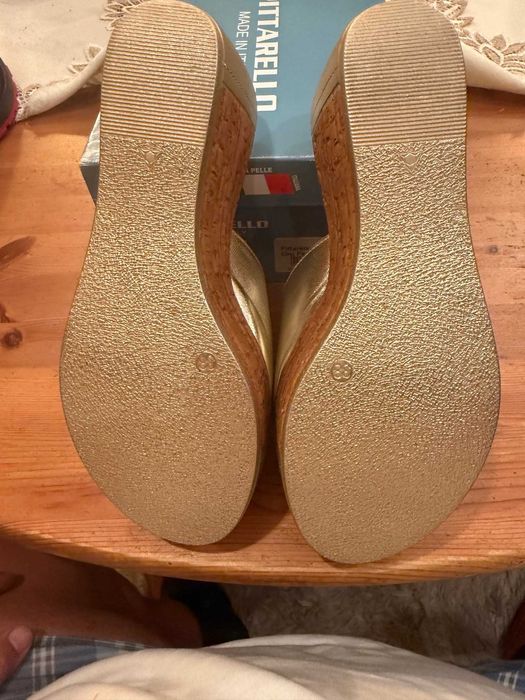 Włoskie klapki damskie Pittarello 38