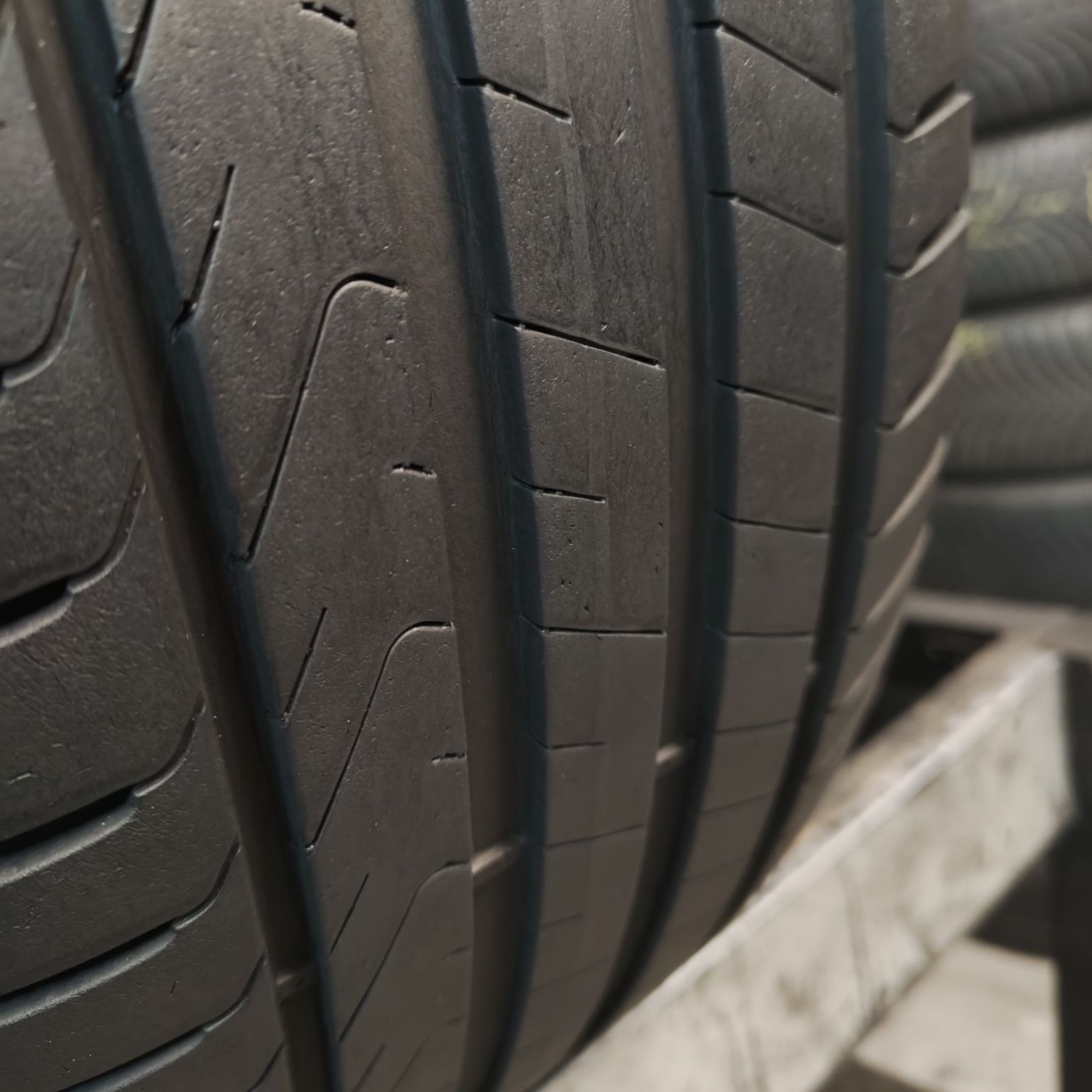 235/45/18 XL Sprzedam parę opon letnich Pirelli