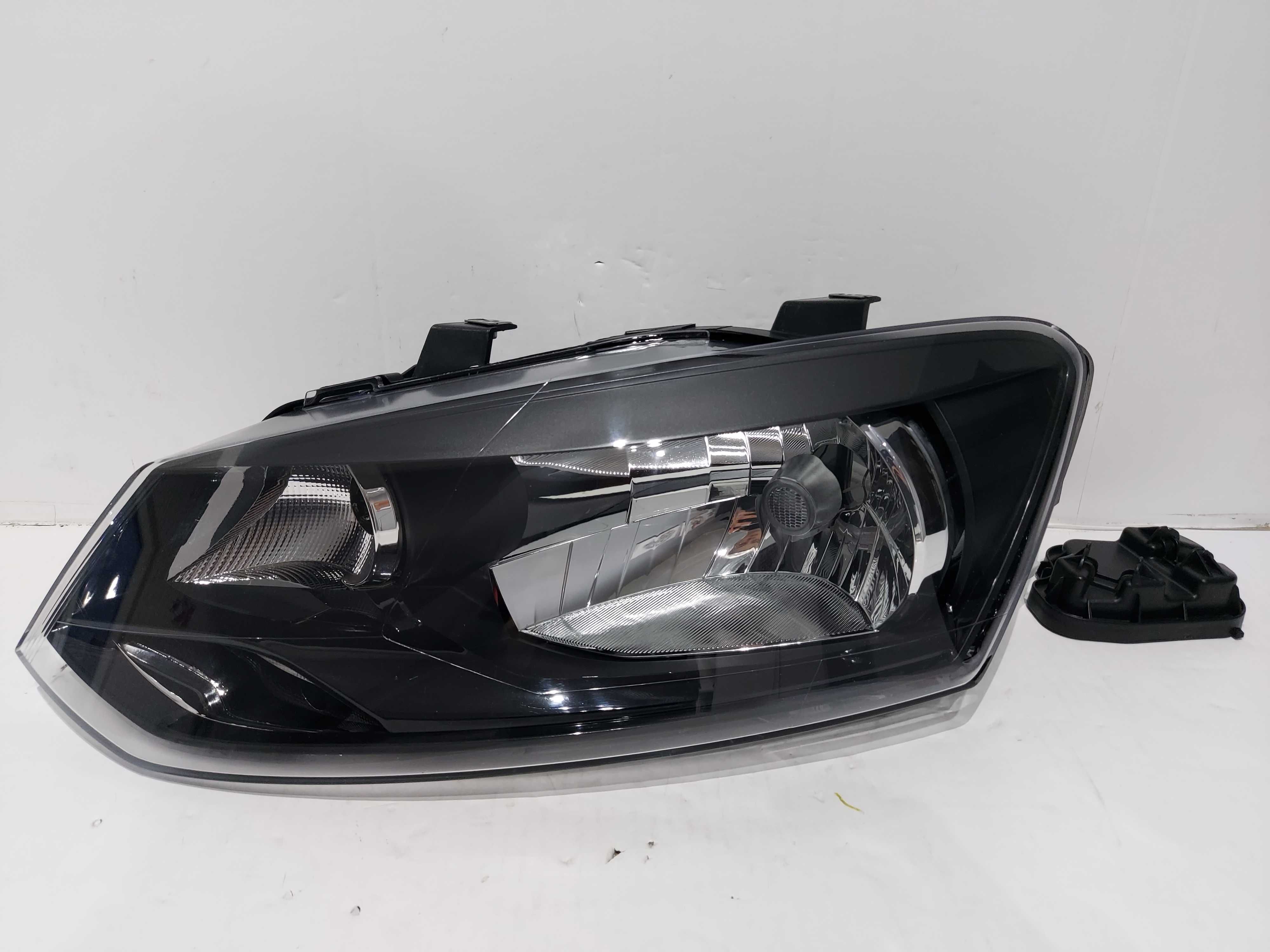 VW Polo V (6R) 09-14 Lampa reflektor lewy H4 Elektryczny 8PIN EU TYC