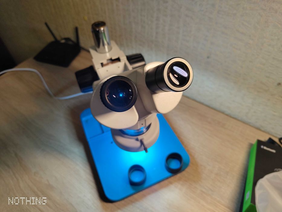 Мікроскоп бінокулярный.