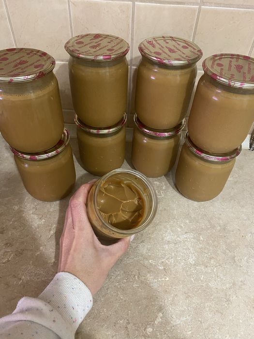 Згущене варене та біле сгущене молоко