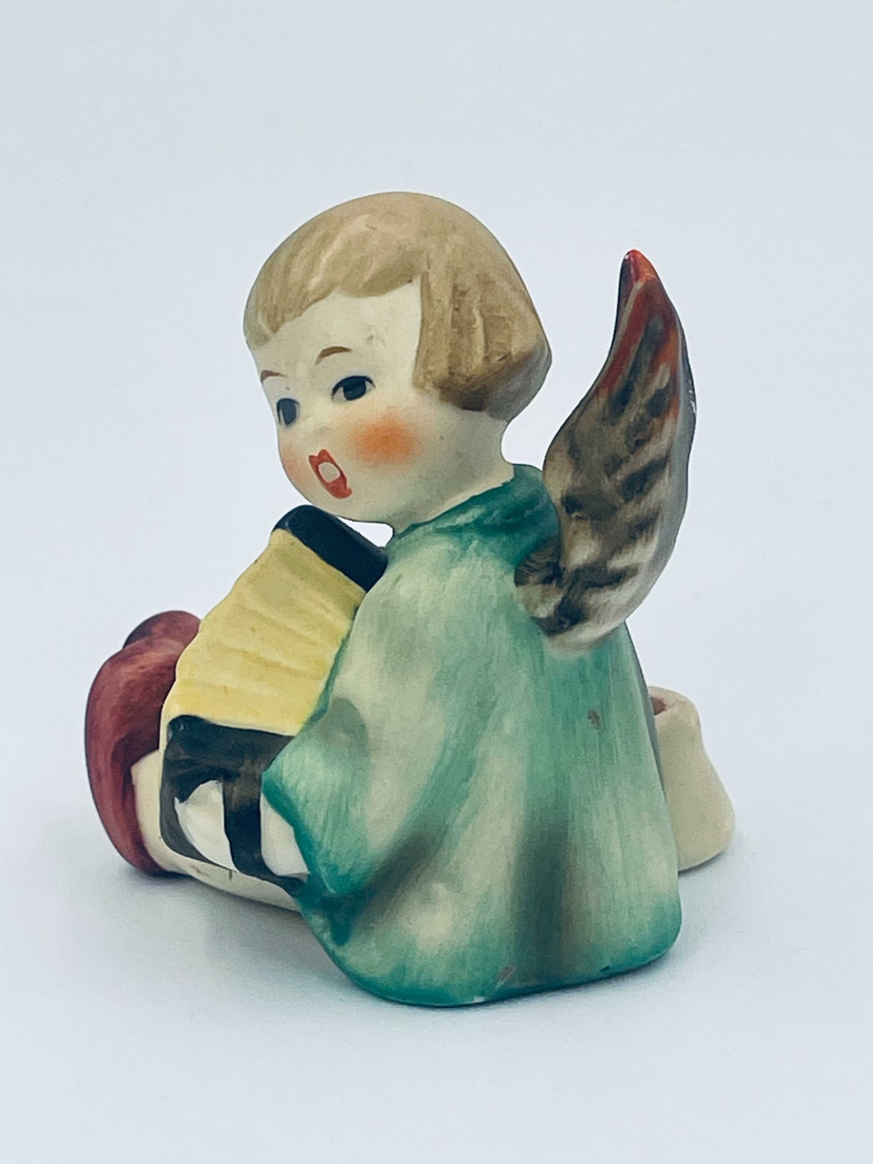 Świecznik z aniołem Goebel Hummel w latach 50-tych