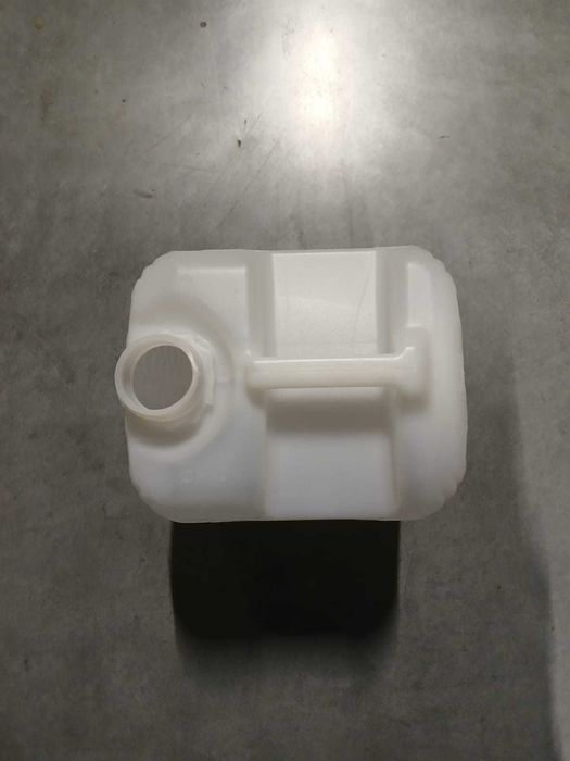 Kanistry 5L czarne i przeźroczyste 386 szt.