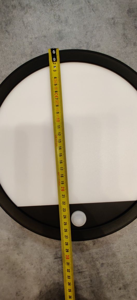 Lampa led z czujnikiem ruchu