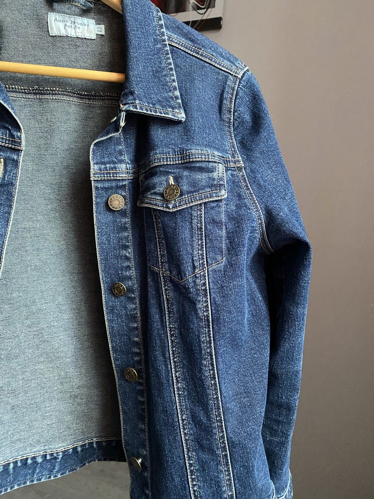 Джинсова куртка (джинсовка) на весну
