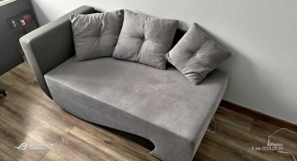 Rozkładany  tapczan jednoosobowy z poduszkami