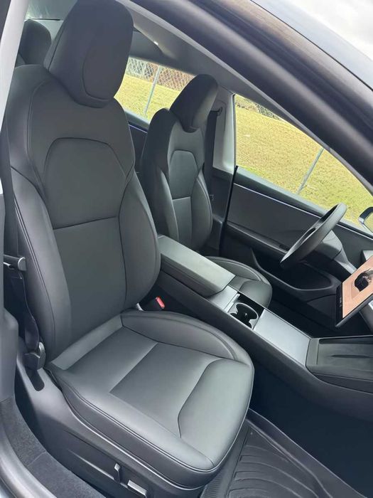 Tesla Model 3      2024