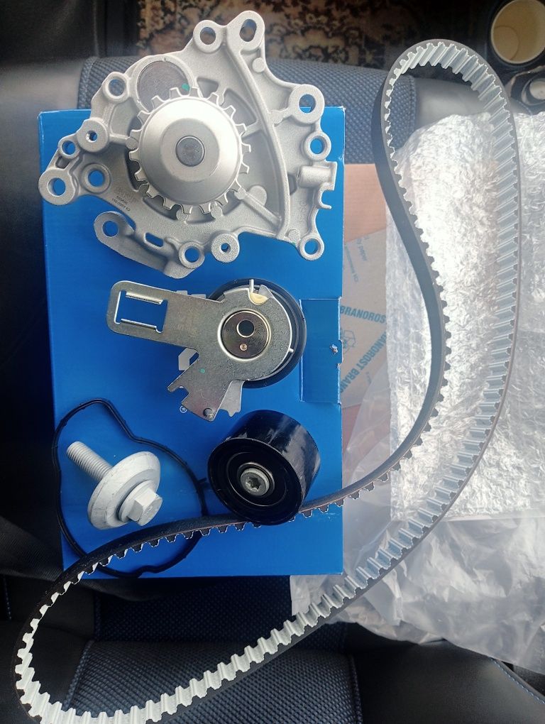 Комплект ГРМ ремінь+ролики+помпа SKF VKMC 03319