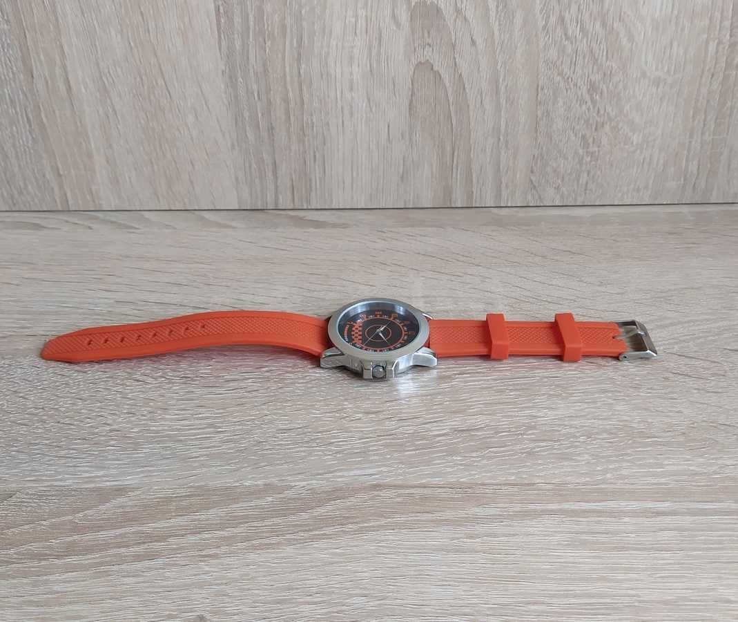 Nowy sportowy zegarek analogowy *Orange*