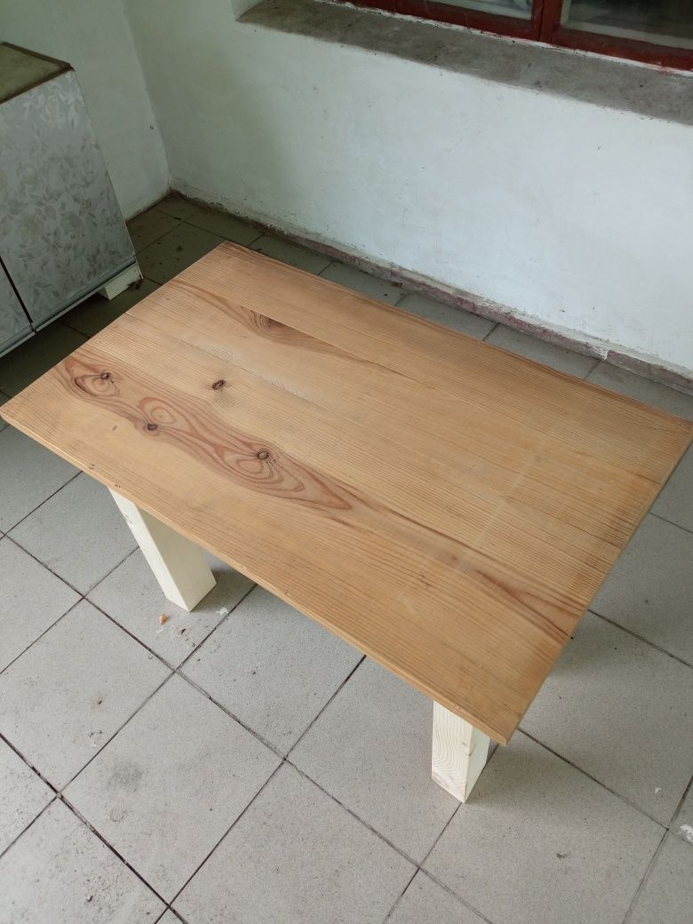 Садовый столик деревянный