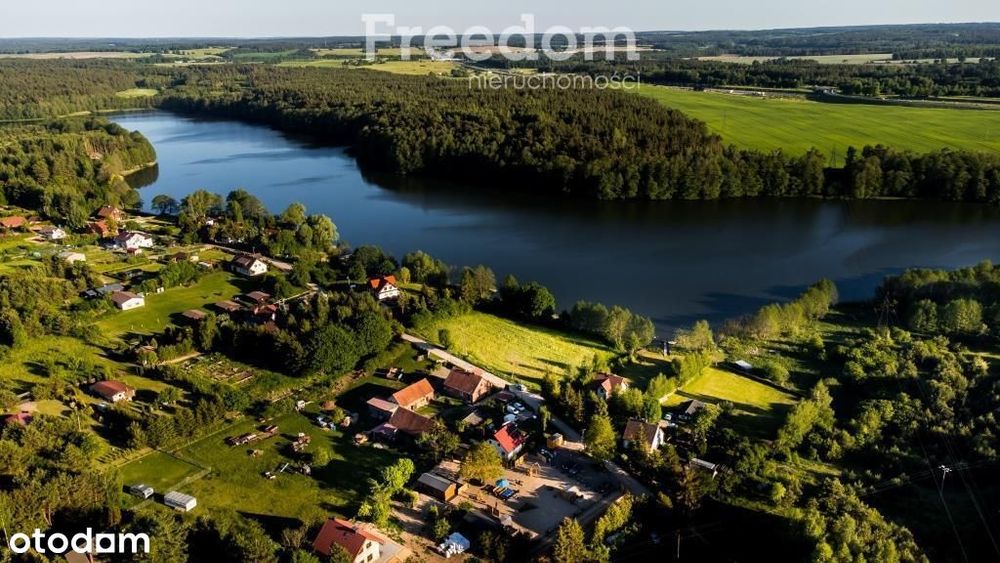 Działka z pozwoleniem na budowę nad jeziorem