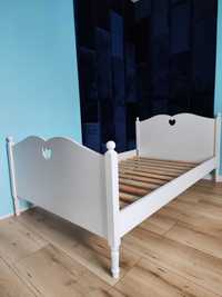 Łóżko białe z serduszkiem dla dziewczynki 120x200 drewniane