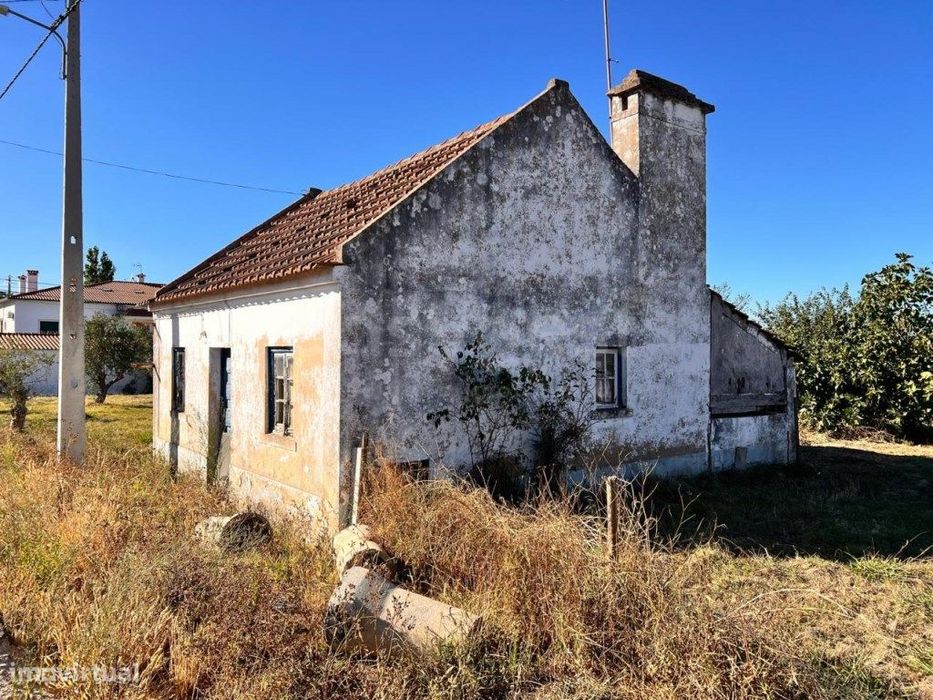 Moradia para recuperar em zona urbana de Tomar