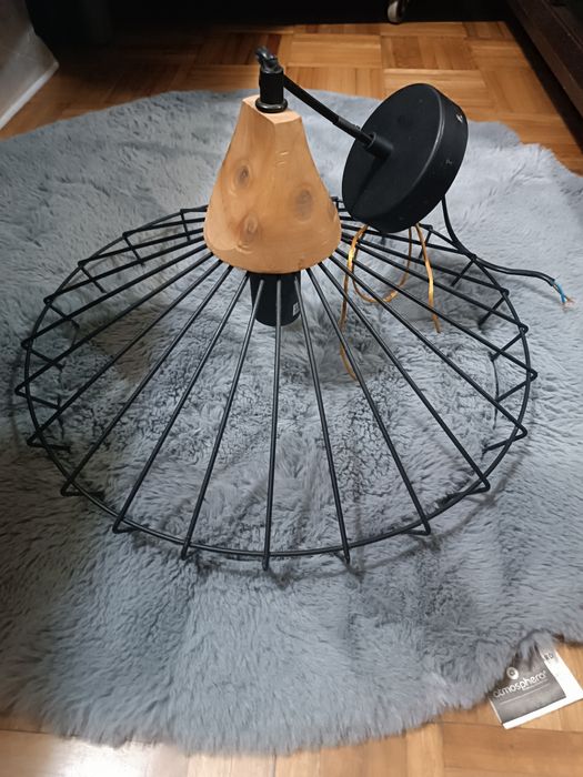 Candeeiro de teto preto metal e madeira
