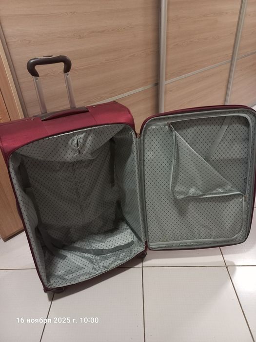 Большой текстильный чемодан  Gabol