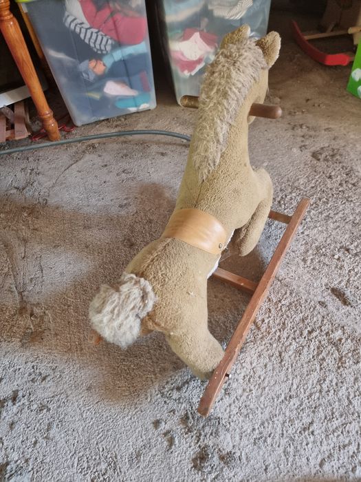 Cavalinho de baloiço para criança