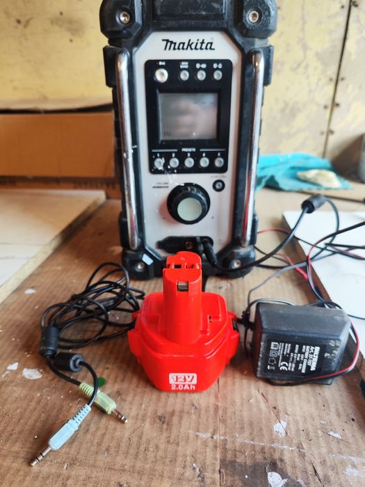 Radio Makita dmr 102 budowlane akumulator zasilacz AUX b.dobry