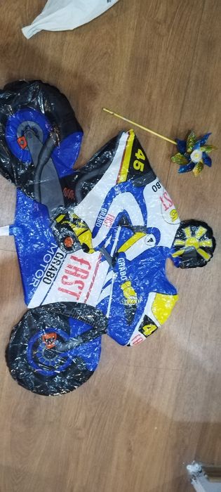 Extra balon na hel plus wiatraczek zestaw urodzinowy