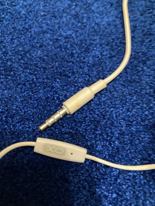 Провідні вакуумні навушники XO