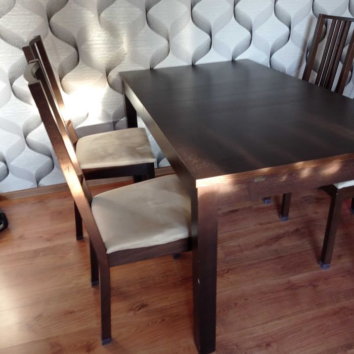 Sprzedam stół  rozkładany + 4 krzesła