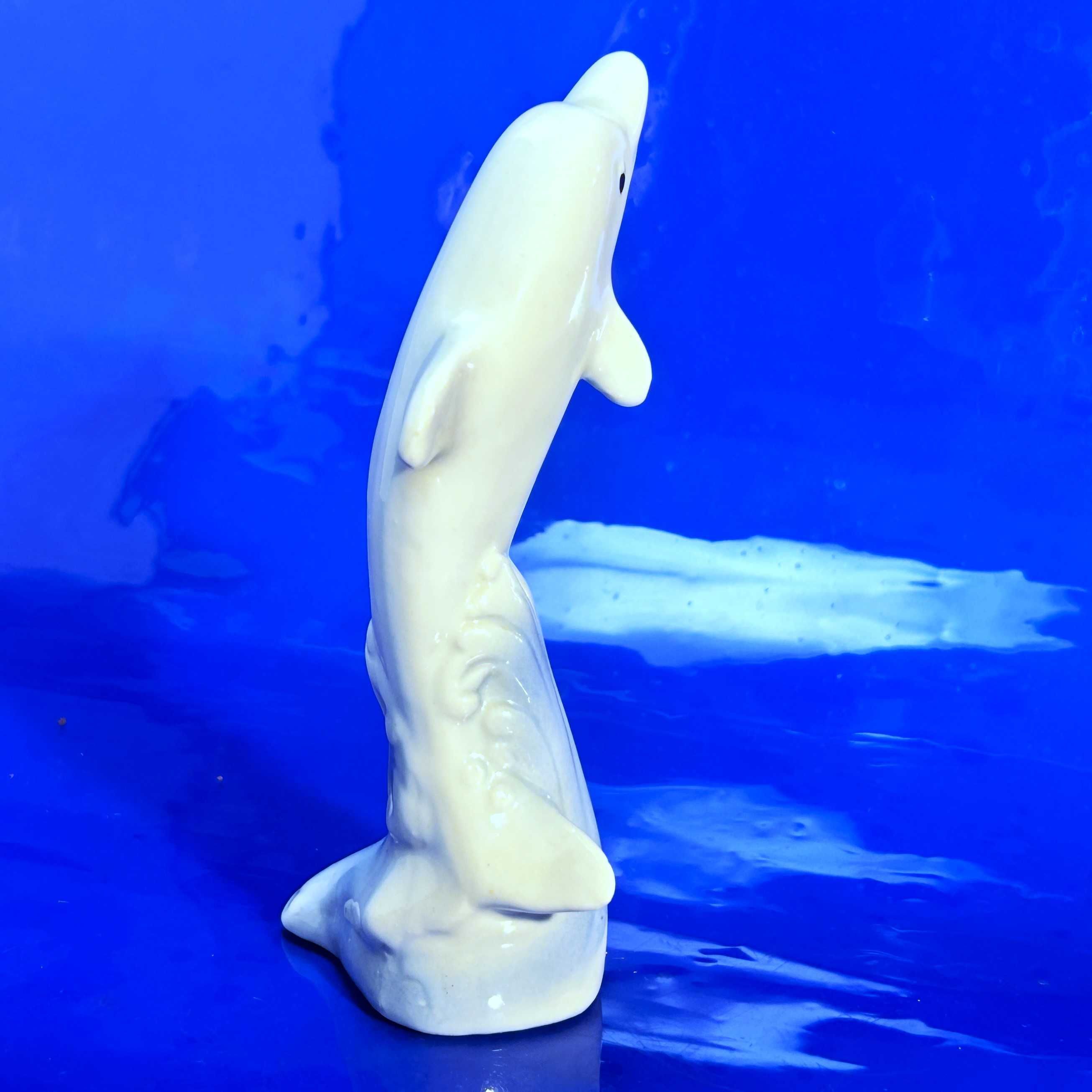 Figurka delfin. Porcelana, szkliwiona zdobiona, kolekcjonerska