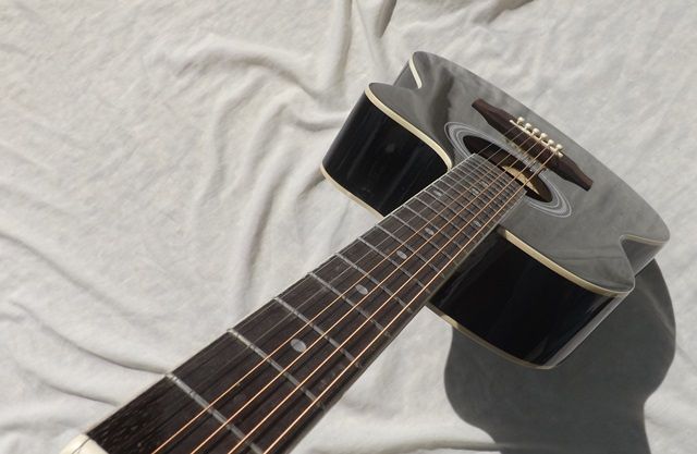 Kit de guitarra semiacústica de marca TS