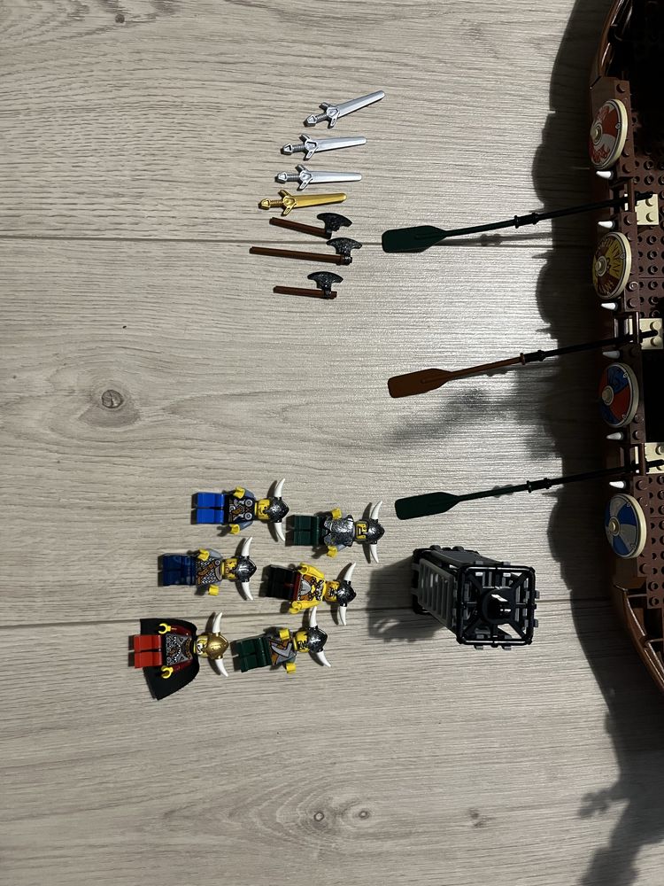Lego 7018  + kadłub  7018 łódź wikingów