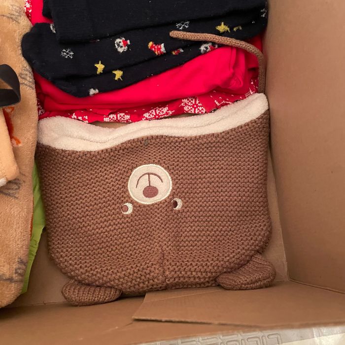 Karton ubranek dla niemowlaka