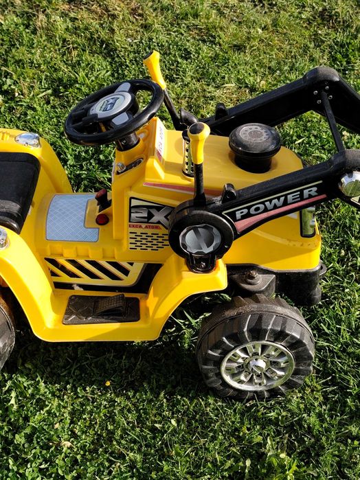 Ciągnik dla dzieci na akumulator