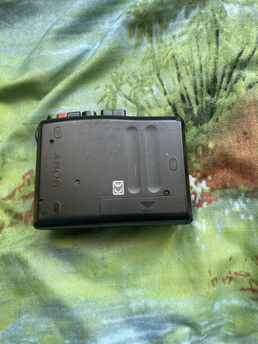 Sony TCM-323 – przenośny magnetofon / dyktafon kasetowy – sprawny