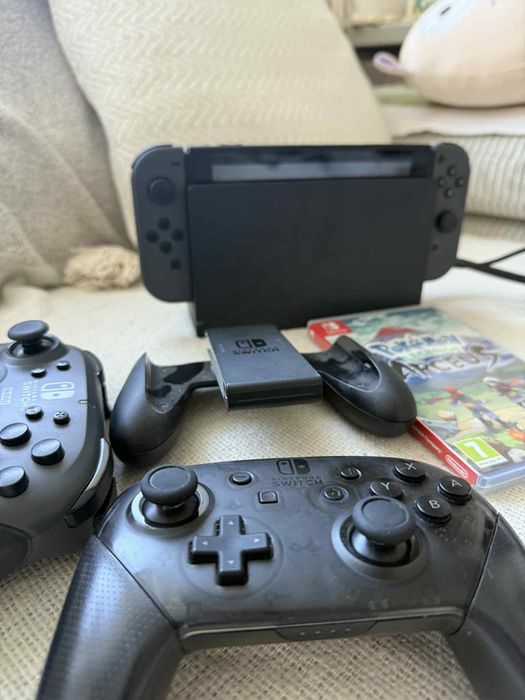 Nintendo Switch V2 + dwa pady + gra