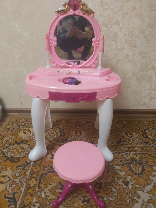 Дитяче трюмо зі стільцем