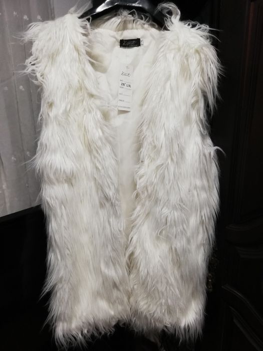 Colete em pelo branco felpudo com colchetes tamanho L /xl