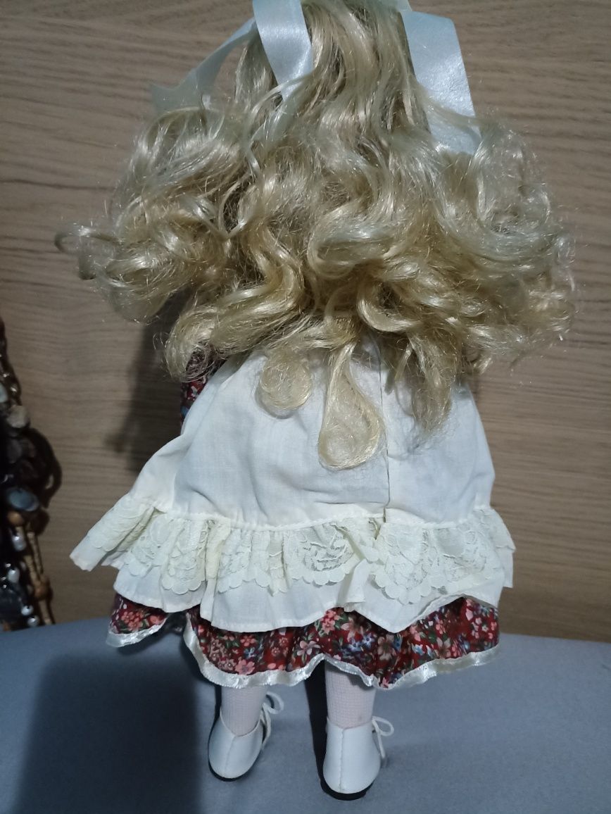 Boneca porcelana