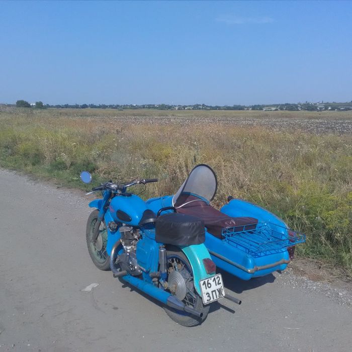 Два мотоцикли иж 56 та планета 3