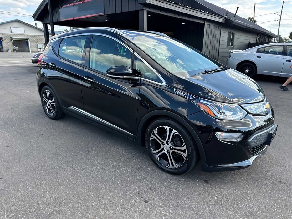Chevrolet Bolt EV      2017
