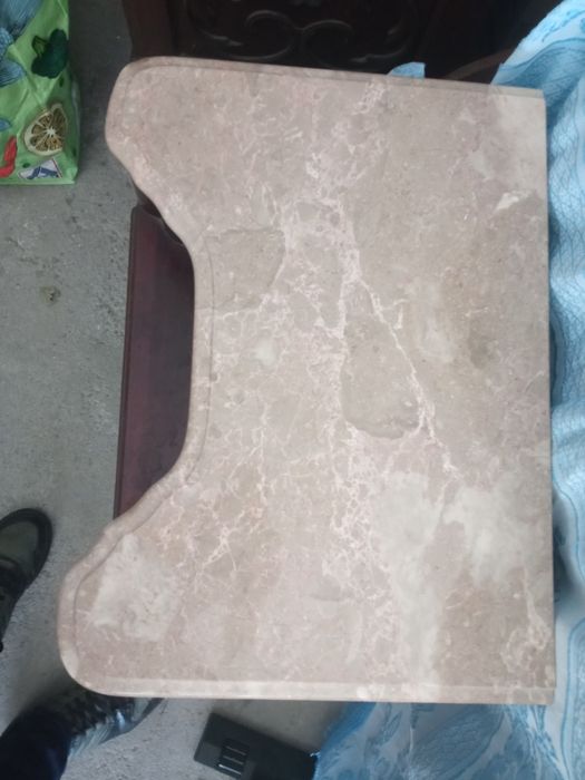 Mesinha de cabeceira e cama solteiro