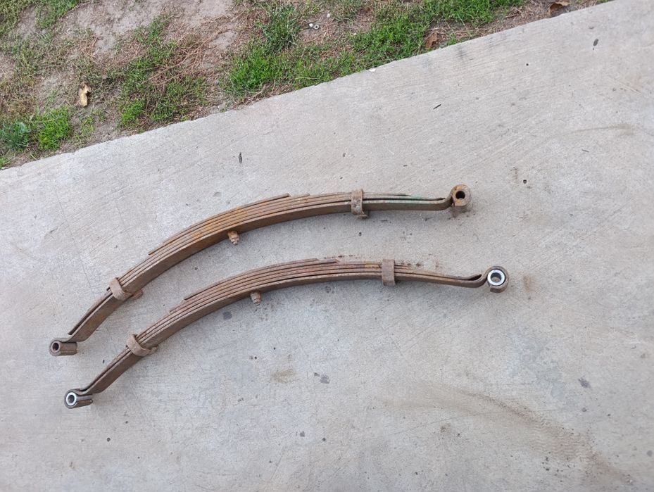 Ресори на автомобілі б/у  86 сантиметрів