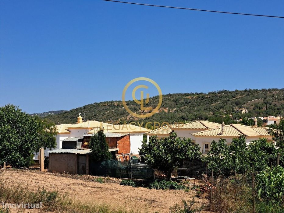 Terreno urbano com 1000 m2  água, luz e esgotos em Paderne