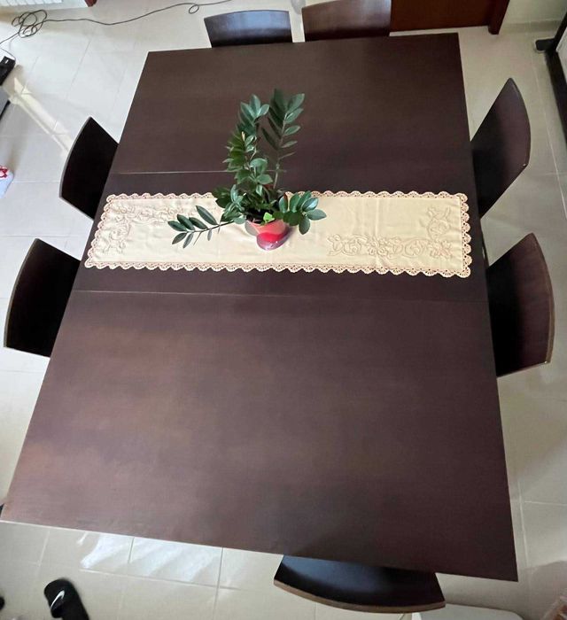 Sala de Jantar de 8 a 12 lugares em wengue maciço c/ 8 cadeiras design