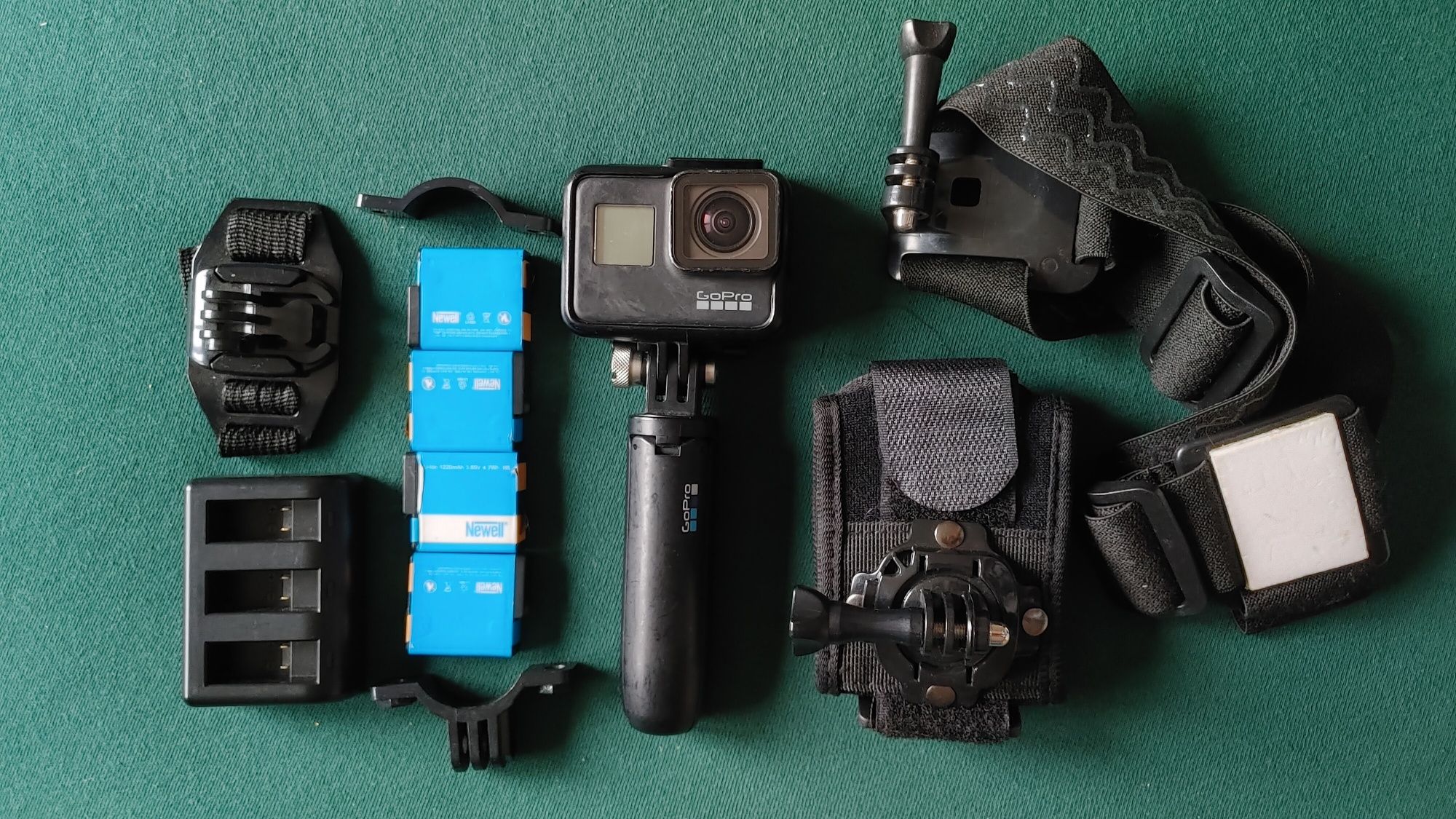 GoPro Hero 7 black + 4 baterie + akcesoria