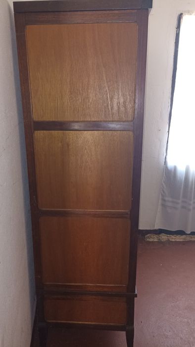 Roupeiro muito antigo