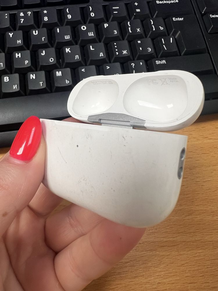 кейс для Apple AirPods Pro 2 модель А2700 оригінал