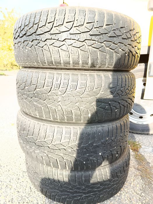 Opony zimowe Nokian 195 55 r 16  polecam świetniy stan