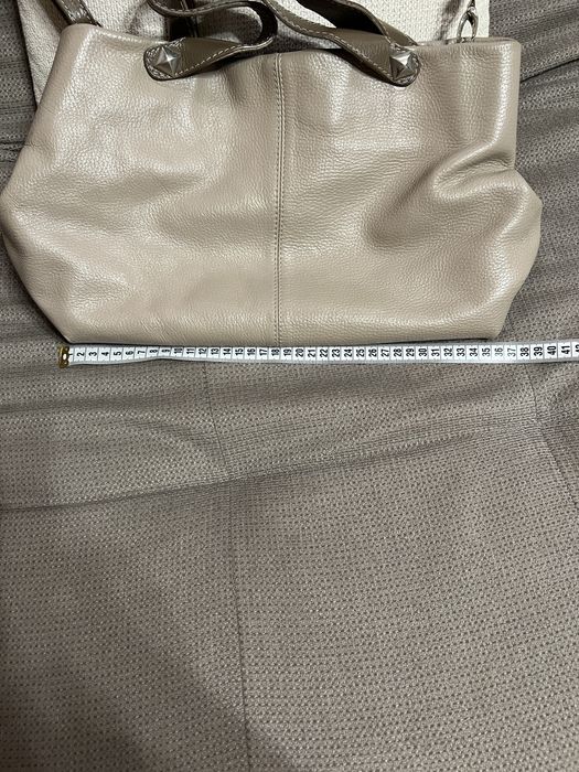 Женская кожаная мягкая сумка бежево-коричневого цвета