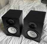 Yamaha HS 7 Pair (2pcs) monitors with adjustable monitor stands