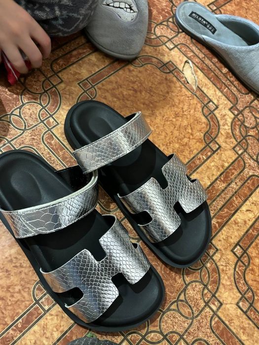 Шкіряні шлепки 38розміру ,розмір повномірний з липучкою