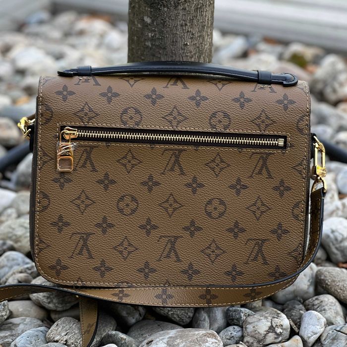 Женская сумка Louis Vuitton Pochette Métis Monogram Reverse