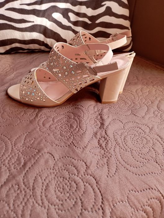 Elegancka sukienka i buty